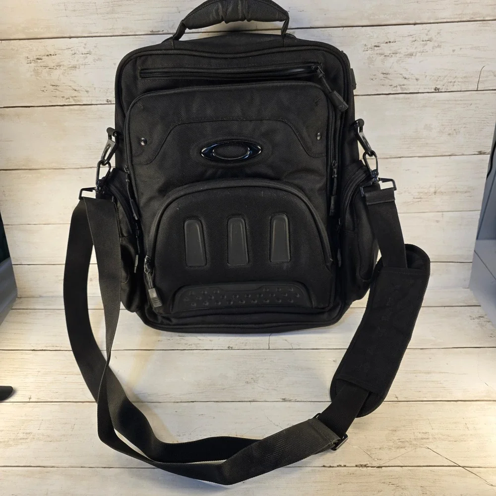 Oakley Vertical Messenger Bag Black Ballistic Nylon Laptop Travel Briefcase